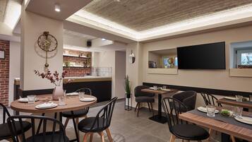 Daily cooked-to-order breakfast (EUR 10 per person)