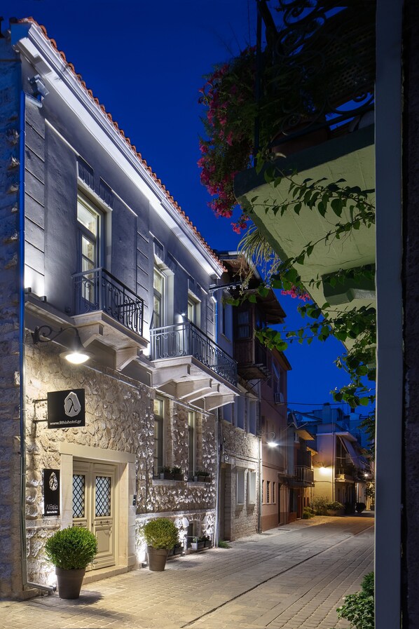 Façade de lâhĂ©bergement - soirĂ©e/nuit