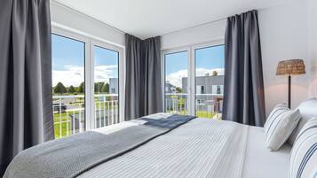 2 habitaciones, tabla de planchar con plancha y cuna de viaje