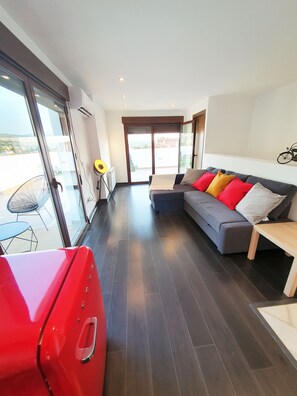 5 bedrooms, travel cot, WiFi