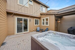 House, 3 Bedrooms | Terrace/patio - Tranquility On The Bluffs 3 Bedroom Townhouse by RedAwning (Bend)