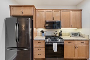 House, 3 Bedrooms | Private kitchen