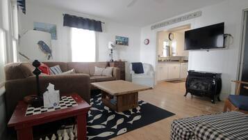 Hus - 4 soveværelser | Opholdsområde | Tv, pejs, Hulu, streamingtjenester