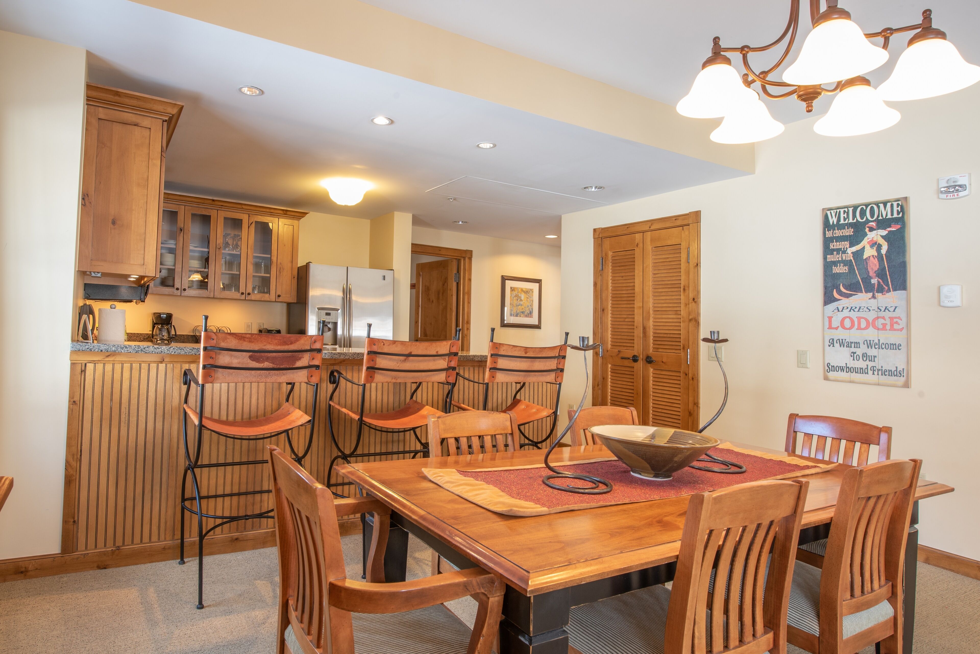 Condo, 2 Bedrooms | Dining