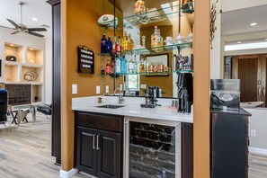 House, 3 Bedrooms | Private kitchen | Fridge, oven, coffee/tea maker, toaster