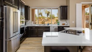 House, 3 Bedrooms | Private kitchen | Coffee/tea maker, fridge, oven, toaster - Casa Monument 3 Bedroom Home by RedAwning (Scottsdale)