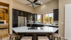 House, 3 Bedrooms | Private kitchen | Coffee/tea maker, fridge, oven, toaster - Casa Monument 3 Bedroom Home by RedAwning (Scottsdale)