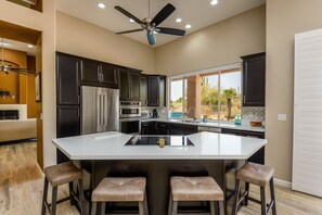 House, 3 Bedrooms | Private kitchen