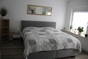 3 dormitorios, caja fuerte, tabla de planchar con plancha