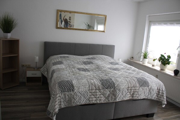 3 chambres, coffres-forts dans les chambres, fer et planche Ă repasser