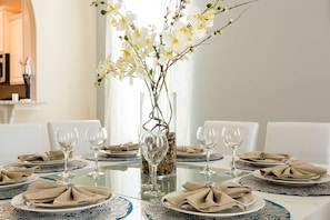 House, 5 Bedrooms | Private kitchen