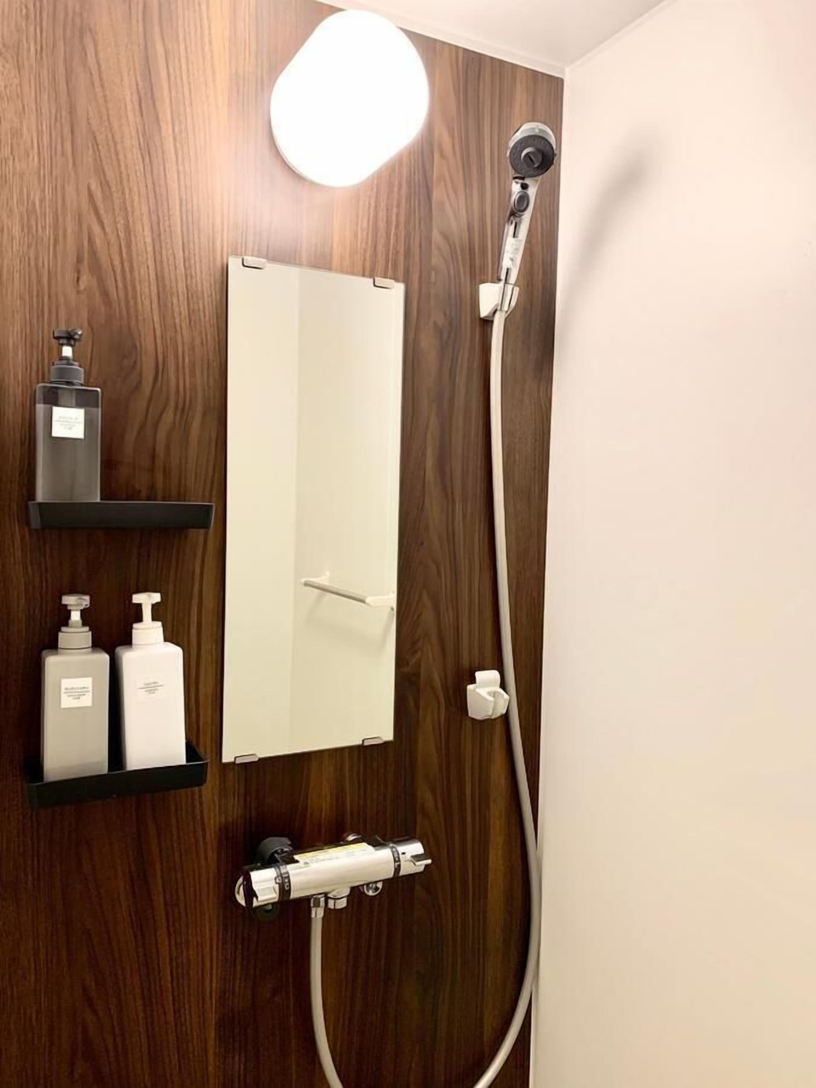 雙床房, 非吸煙房 | 浴室 | 淋浴設備、免費梳洗用品、風筒、智能廁板座廁