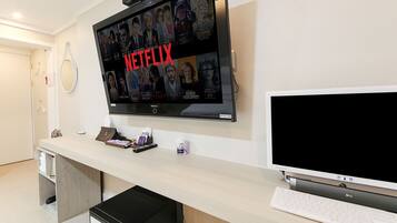 Deluxe Double Room | Free minibar, desk, laptop workspace, free WiFi