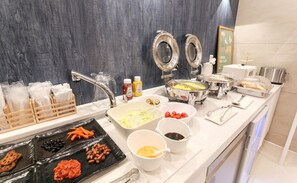 包含每日自助早餐