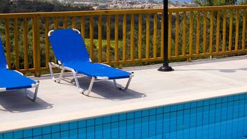 Piscine couverte, piscine extérieure