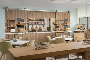 Desayuno continental incluido todos los días 