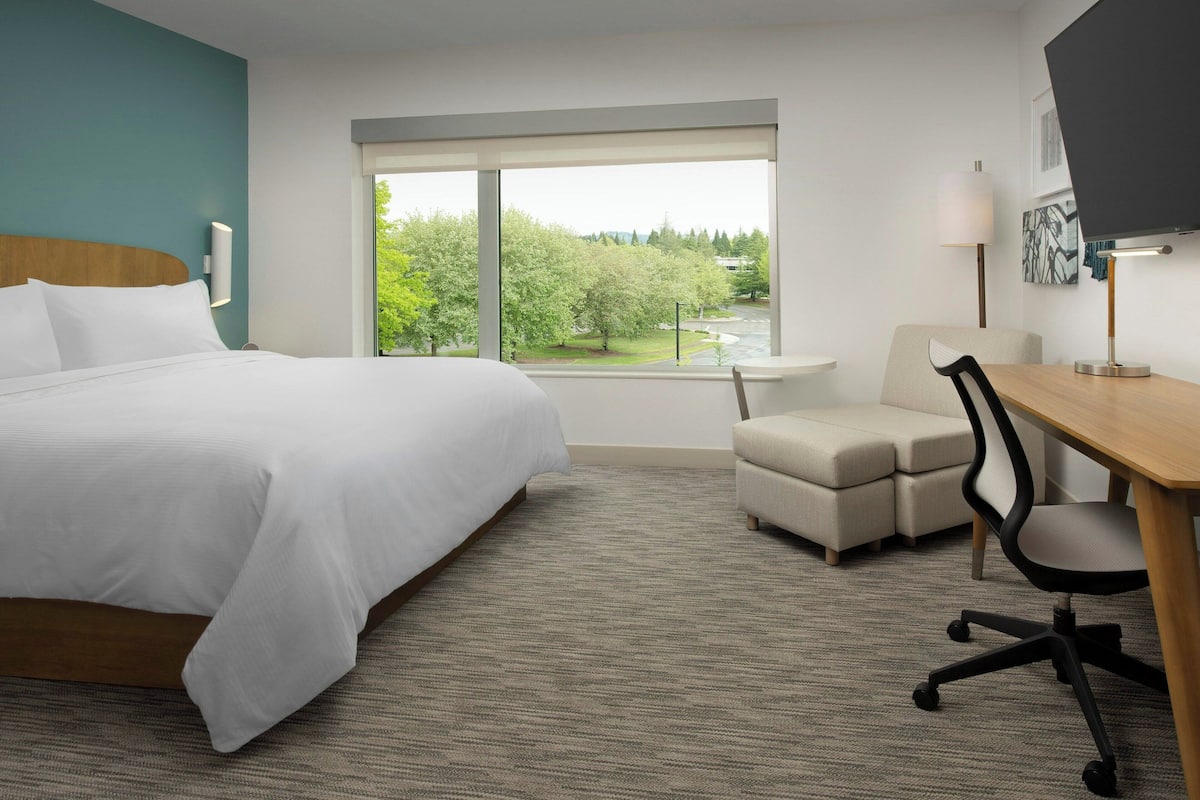 Egyptian cotton sheets, premium bedding, pillowtop beds, in-room safe