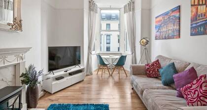 Modern Flat on The Hoe w/ Private Parking