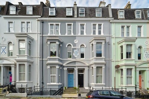 Modern Flat on The Hoe w/ Private Parking