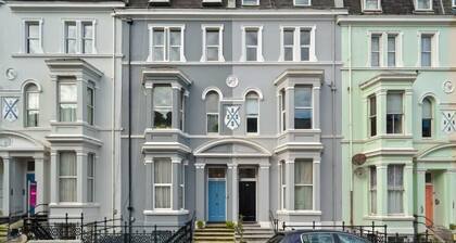 Modern Flat on The Hoe w/ Private Parking