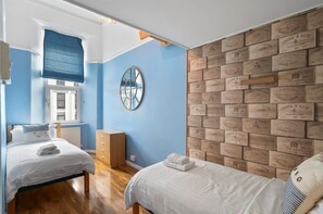 2 chambres, fer et planche à repasser, lit de bébé portatif, Wi-Fi