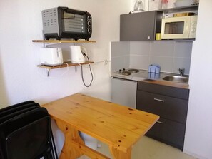 Kühlschrank, Mikrowelle