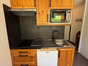 Fridge, microwave