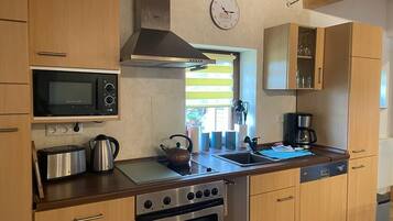 KylskÄp, mikrovÄgsugn, ugn och spishÀll