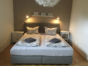 2 Schlafzimmer, Reisekinderbett, kostenloses WLAN, Bettwäsche