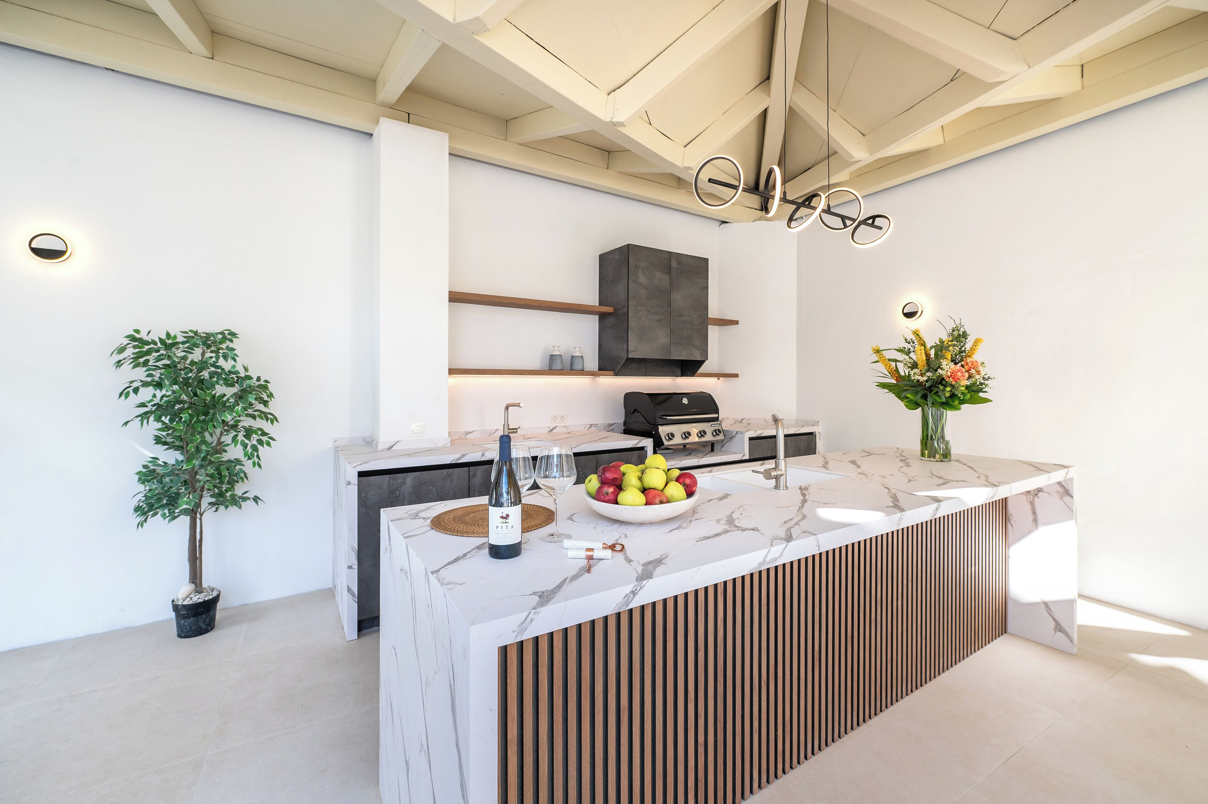 Jääkaappi, mikroaaltouuni, uuni, astianpesukone