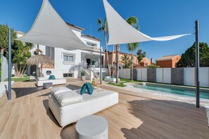 Pool - FAMILY FRIENDLY RENTAL IN LUXURY AREA WITH BBQ & PRIVATE HEATED SWIMMING POOL (Benalmádena)