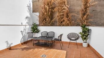 Two-Bedroom Apartment with rooftop terrace | Terraço/påtio