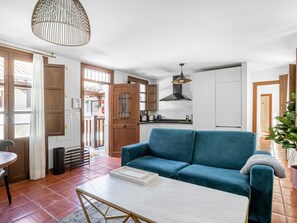 Two-Bedroom Apartment with rooftop terrace | Living area