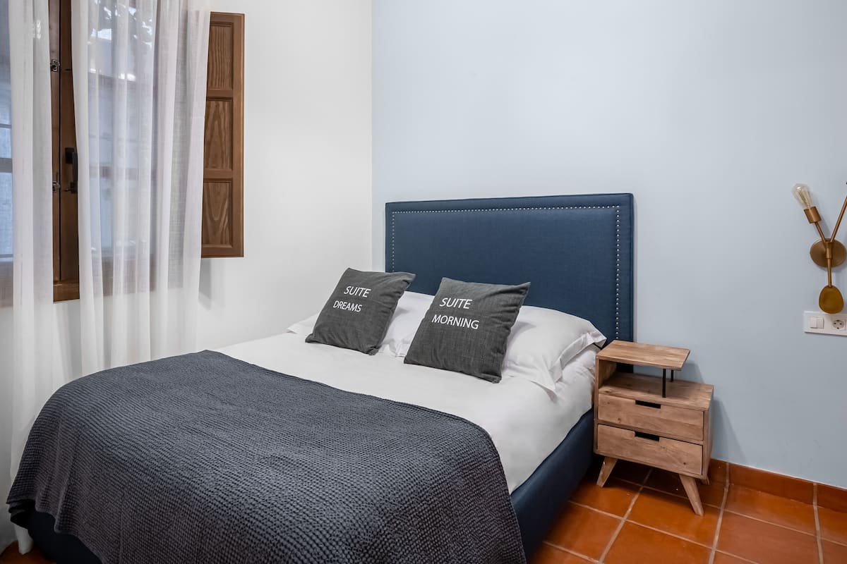 One-Bedroom Apartment - disability access | พื้นที่ทำงานแบบใช้แล็ปท็อป, Wi-Fi ฟรี, ผ้าปูที่นอน
