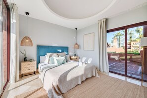 3 bedrooms, iron/ironing board, Internet, bed sheets - La Alzambra Duplex Penthouse (Nueva Andalucia)