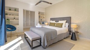 4 bedrooms, iron/ironing board, Internet, bed sheets - ELEGANT VILLA FOR GOLFERS: OUTDOOR BBQ, POOL AND SOLARIUM, PLUS HOME CINEMA ROOM (San Pedro de Alcántara)