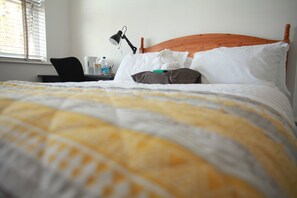 5 bedrooms, desk, iron/ironing board, free WiFi