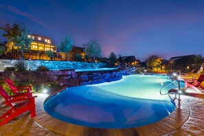 A heated pool - Bluff Cabin #3 with 5 bedrooms & Hot Tub (Kimberling City)