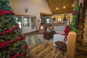 Smart TV - Lake Retreat, Lake Views & a Relaxing Hot Tub (Kimberling City)