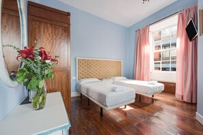 3 bedrooms, iron/ironing board, free WiFi, bed sheets - Building of old construction "La Vicaria" in a Superb Location in La Laguna with Terrace & WiFi (La Laguna)
