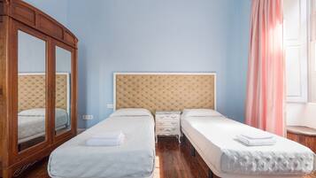 3 bedrooms, iron/ironing board, free WiFi, bed sheets