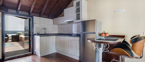 Fridge, microwave, stovetop, coffee/tea maker