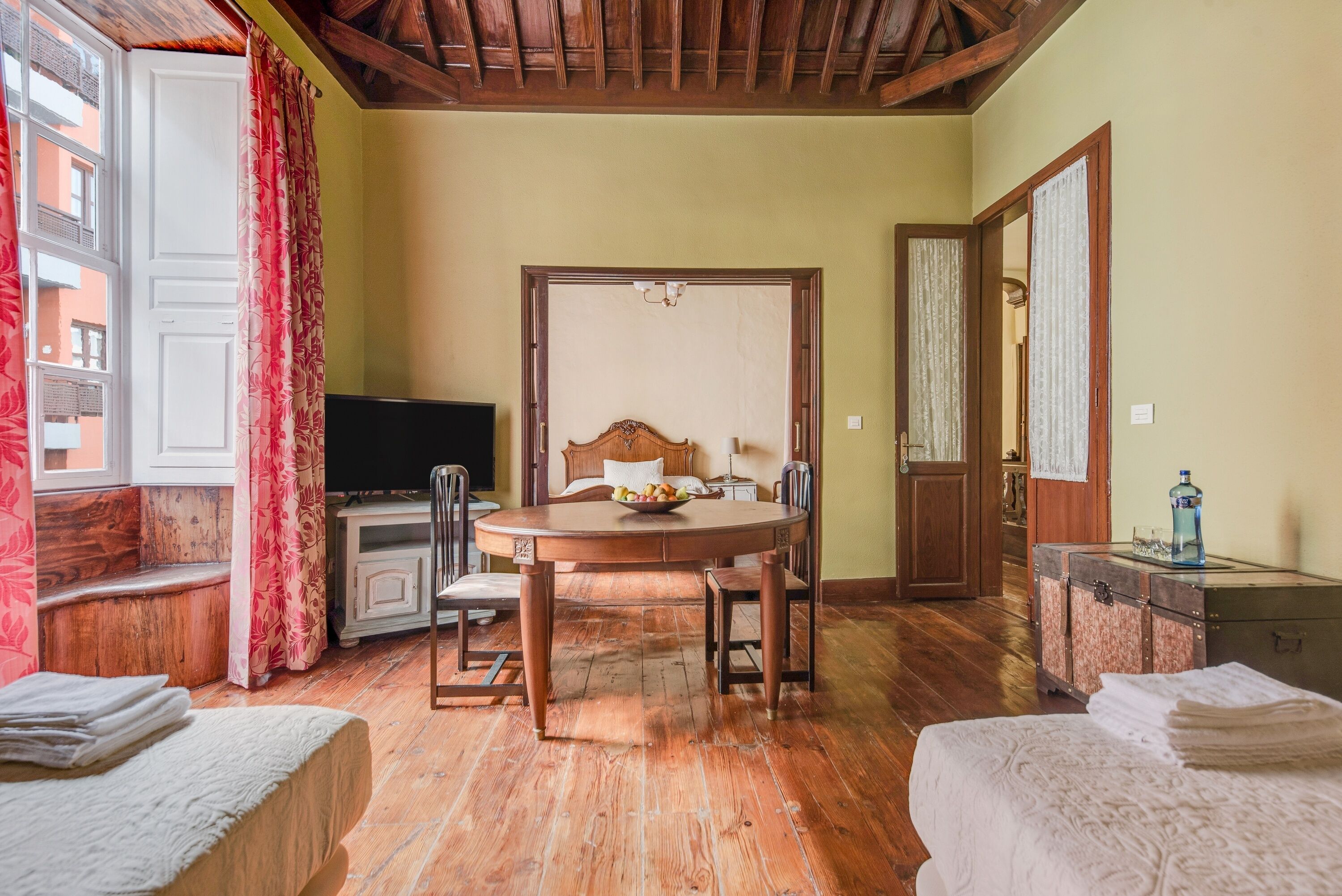 3 habitaciones, tabla de planchar con plancha y wifi gratis 