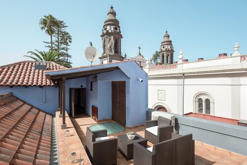 Building of old construction "La Vicaria" in a Superb Location in La Laguna with Terrace & WiFi