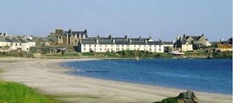 Quaint and Quirky Coastal Cottage Islay