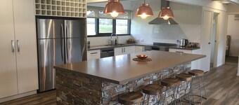 MacArthur Park - stunning, private 4 bedroom house with panoramic views