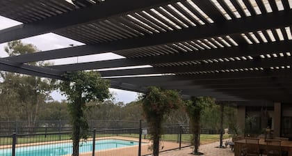 MacArthur Park - stunning, private 4 bedroom house with panoramic views
