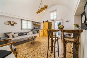 Living area - Asera Suites Near Kamari Beach (Santorini)