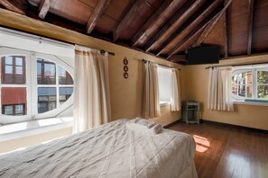 1 slaapkamer, een strijkplank/strijkijzer, gratis wifi, beddengoed