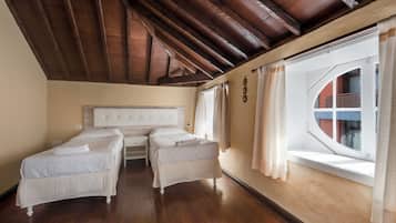 1 habitación, tabla de planchar con plancha, wifi gratis y ropa de cama